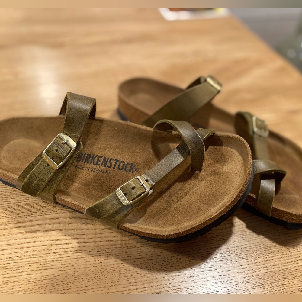 Like New Birkenstock Mayari Olive Oiled Leather